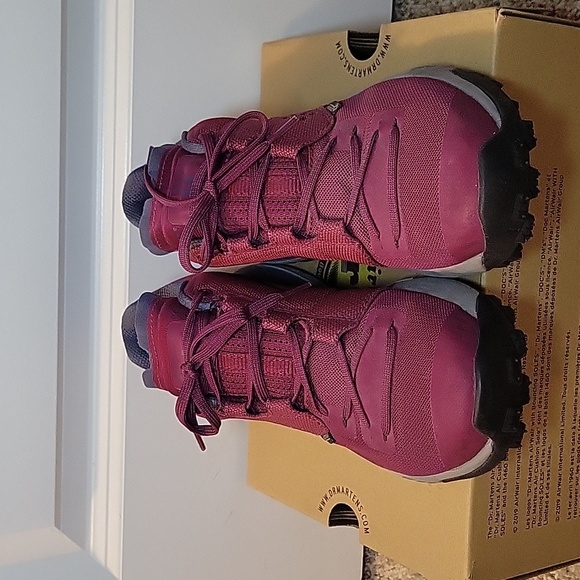 Under Armour Newell Ridge Low GTX Hiking Sneakers Womens sz 8 - Picture 2 of 4